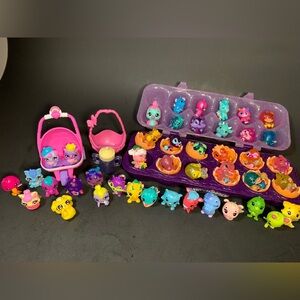 Large Lot Of 40+ Assorted Hatchimals Colleggtables Mixed Season Stroller